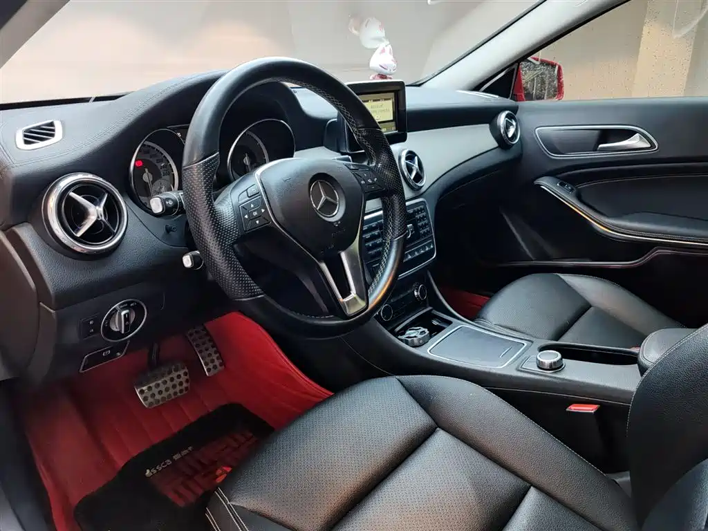 Mercedes-Benz GLA 2015 GLA 220 4MATIC Fashion Edition фото 13