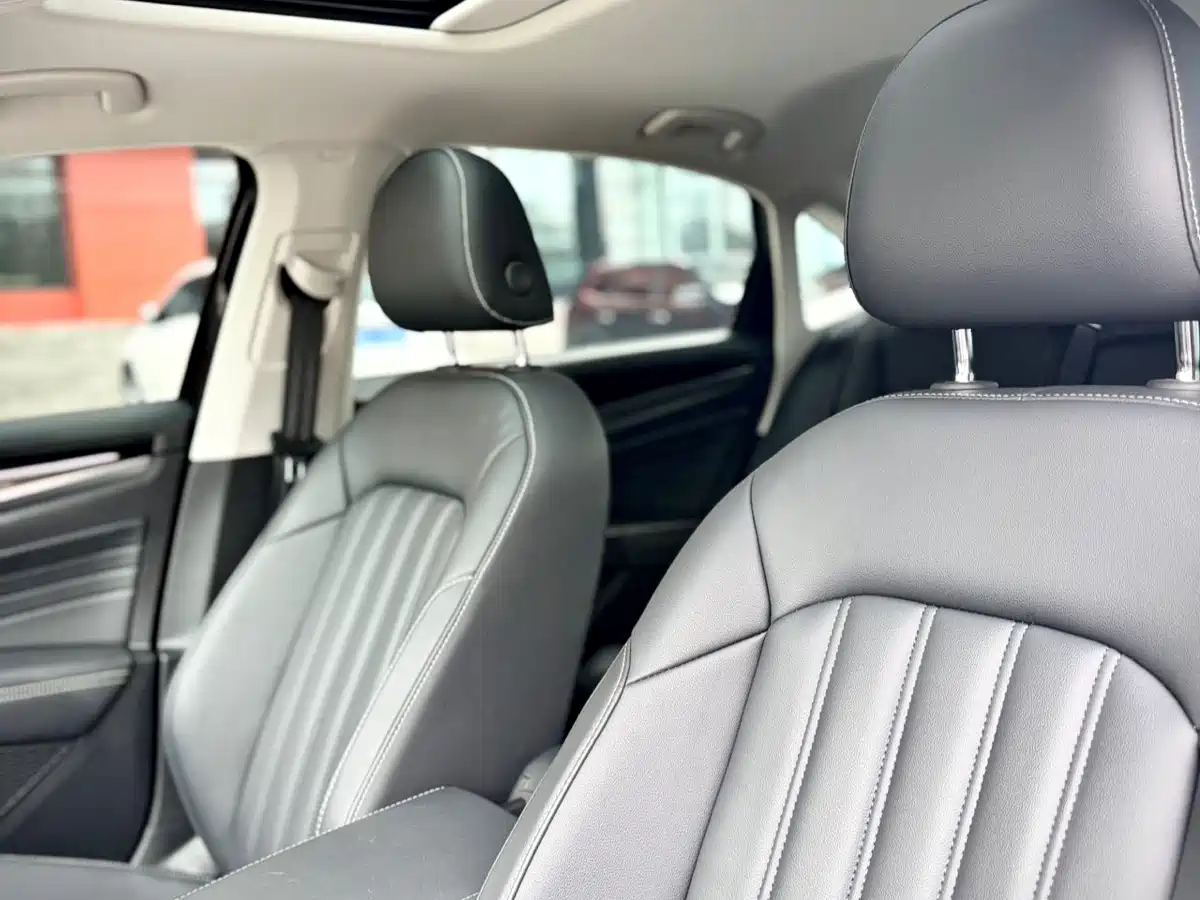 Volkswagen Passat 2022 280TSI Business Edition фото 16