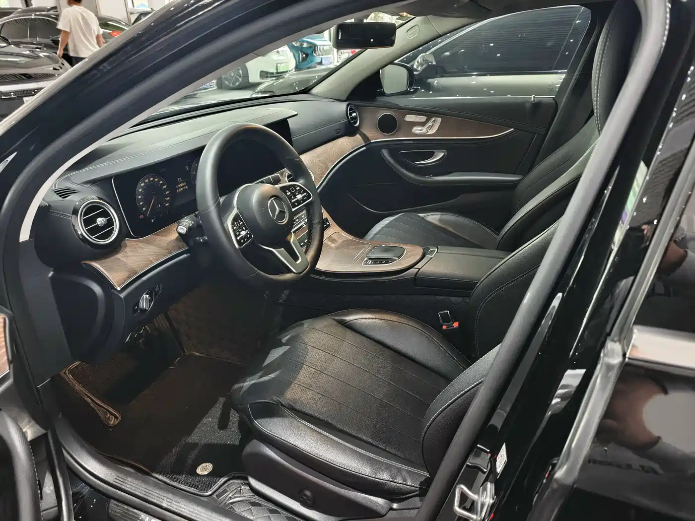 Mercedes-Benz E-Class 2019 E 300 L Fashion фото 5