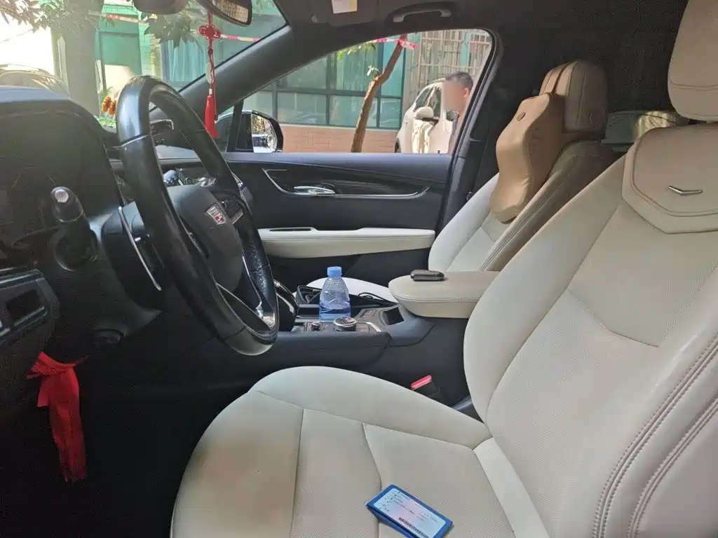 Фото 16 - Cadillac XT6