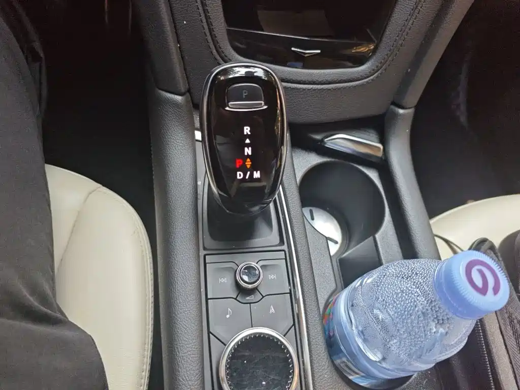 Фото 15 - Cadillac XT6