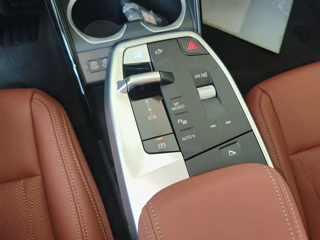 BMW iX1 2023 eDrive25L X Design Package фото 10