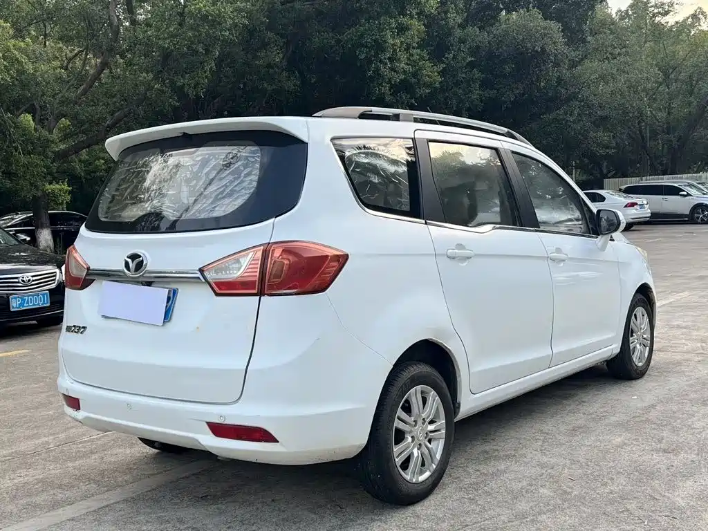 Weichai Yingzhi Yingzhi 737 2015 2015 1.5L Manual Comfort