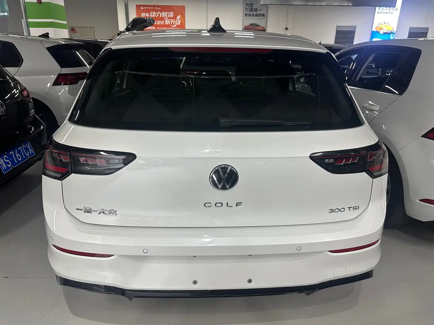 Volkswagen Golf 2025 300TSI R-Line фото 5