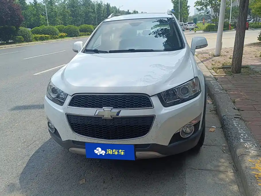 Photo 2 - Chevrolet Captiva