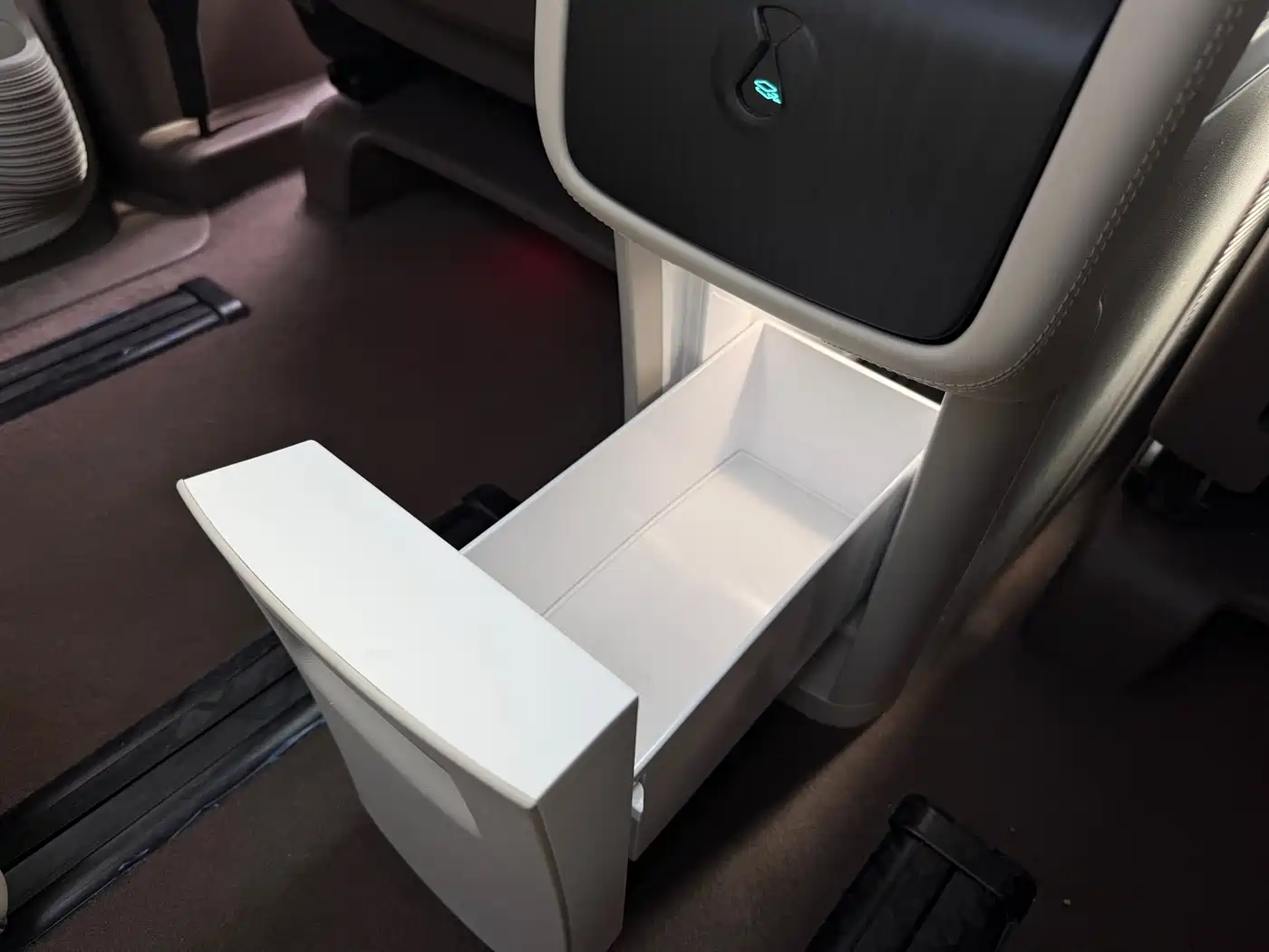 Denza D9 2022 DM-i 970 AWD Flagship фото 17