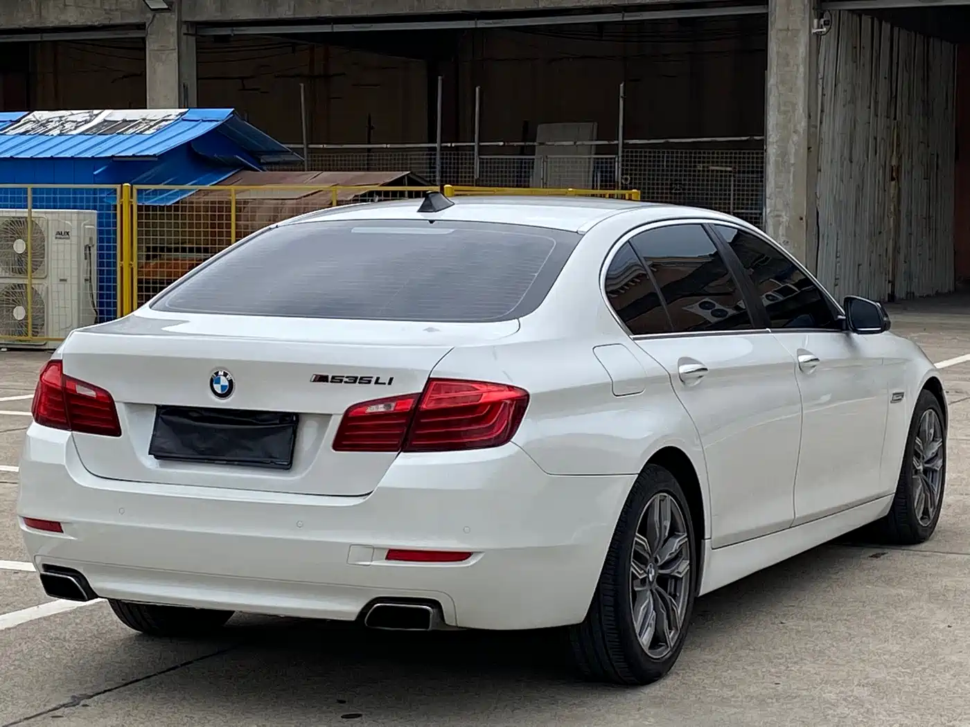 BMW 5 Series 2015 535Li Leading фото 7