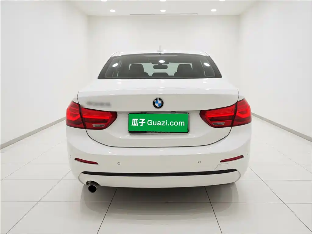 BMW 1 Series 2018 118i Sport Edition фото 6