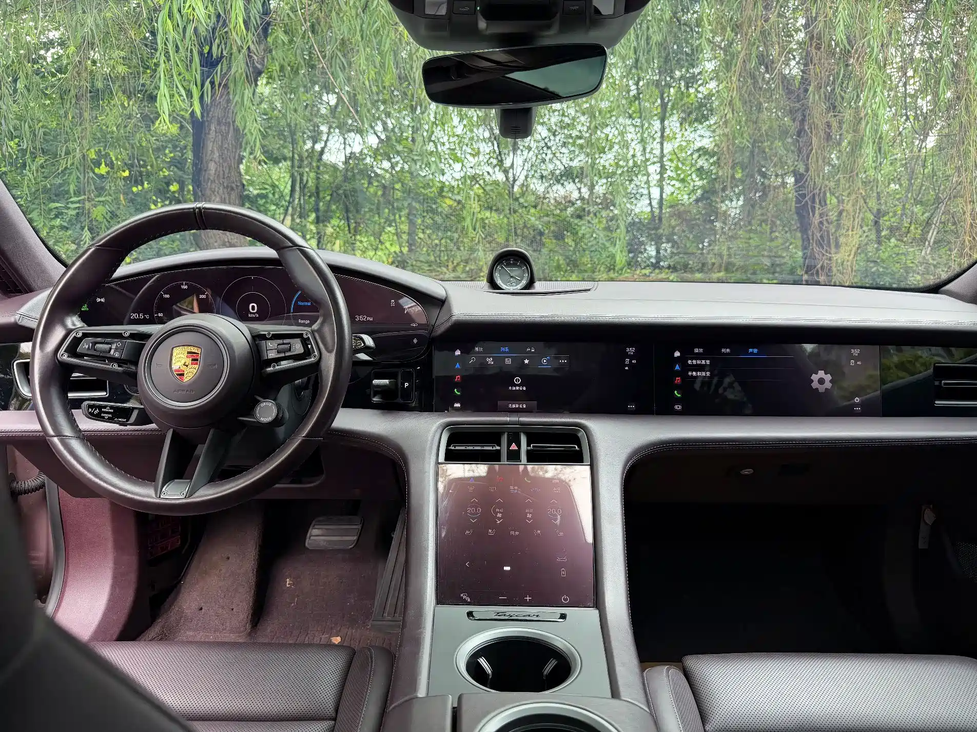 صورة 3 - Porsche Taycan