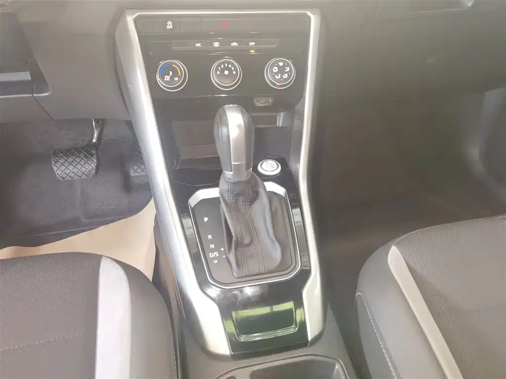 Volkswagen T-ROC 2019 230TSI DSG 2WD Progressive Version China VI фото 10