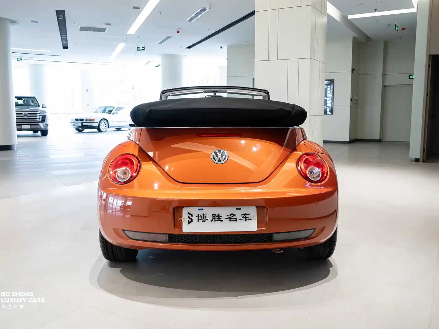 Volkswagen Beetle 2010 Model 2.0 BlackOrange Convertible Luxury Edition фото 42