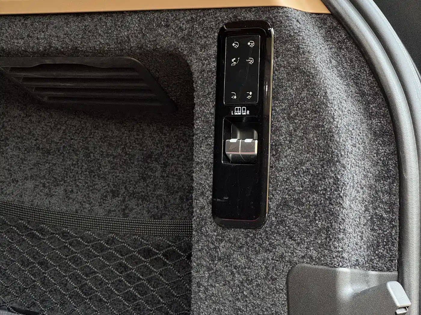 Land Rover Range Rover 2024 3.0 L6 400PS Genesis Extended фото 12
