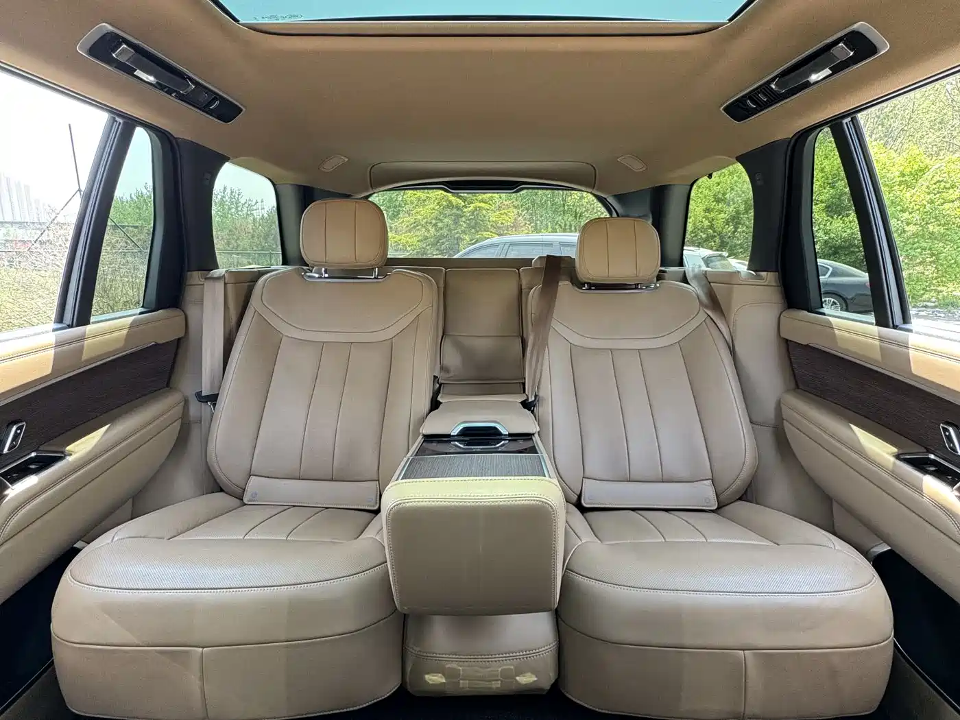 Land Rover Range Rover 2024 3.0 L6 400PS Genesis Extended фото 24