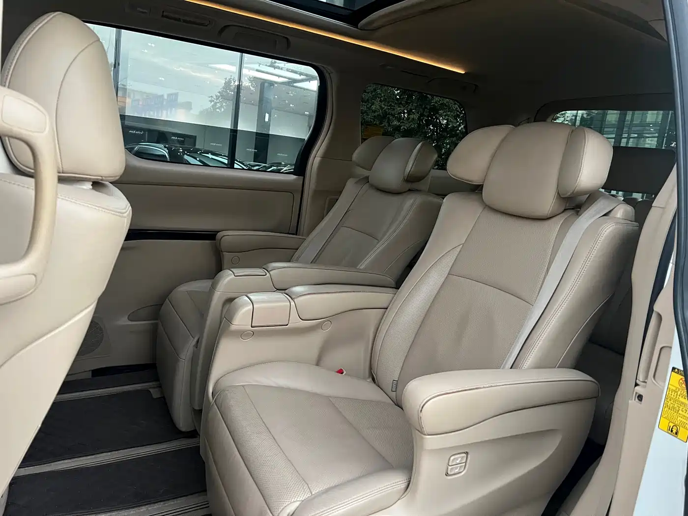 Toyota Alphard 2012 3.5L Luxury Edition фото 3