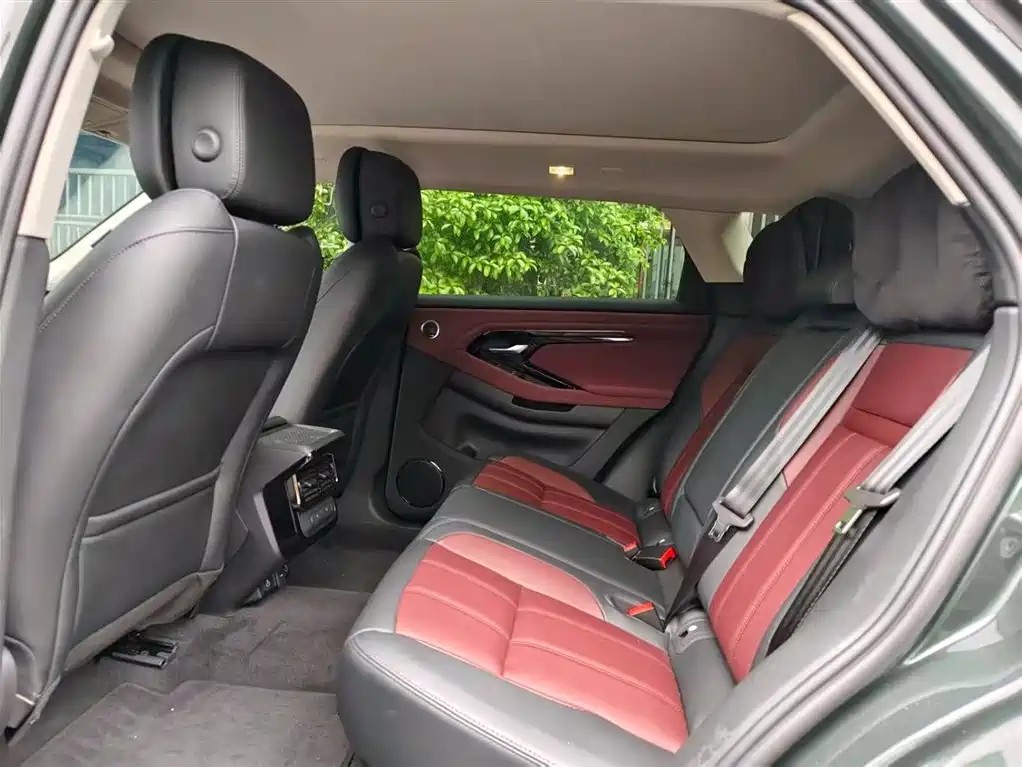 Land Rover Range Rover Evoque 2026 Range Rover Evoque L SE фото 11