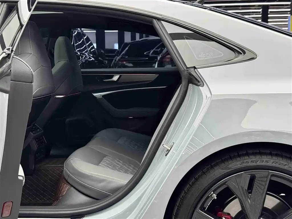 Audi A7L 2024 45 TFSI quattro RS Kit Racing Edition фото 7