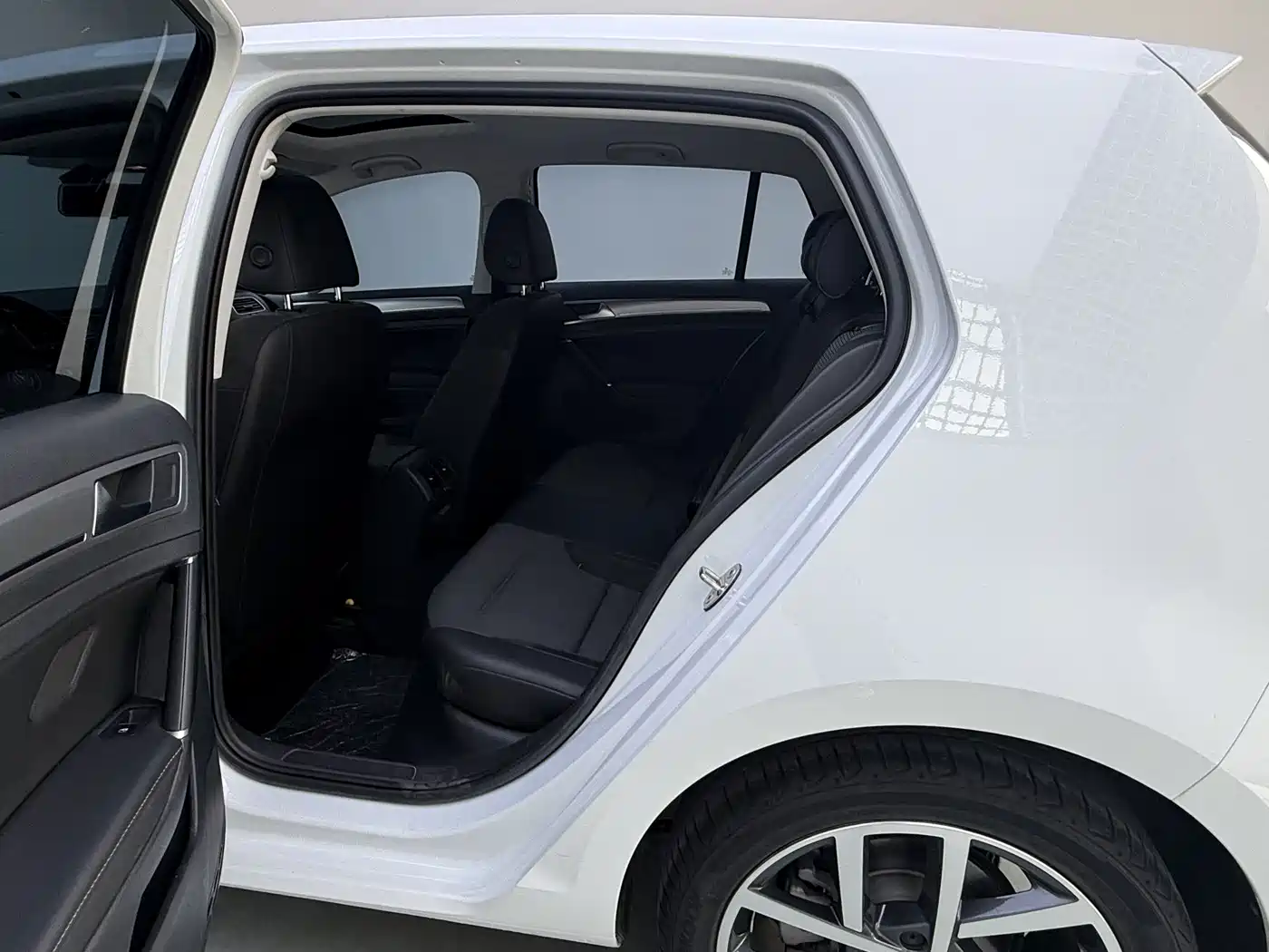 Volkswagen Golf 2020 Beloved Edition 280TSI DSG Comfort фото 13