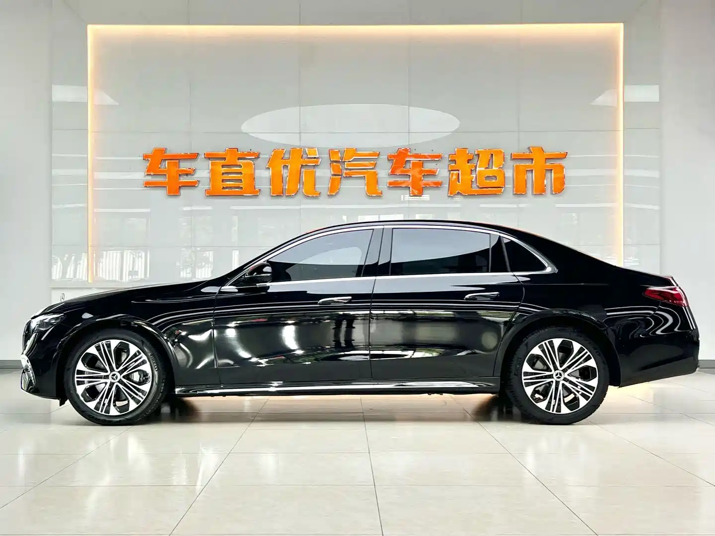 Фото 4 - Mercedes-Benz E-Class