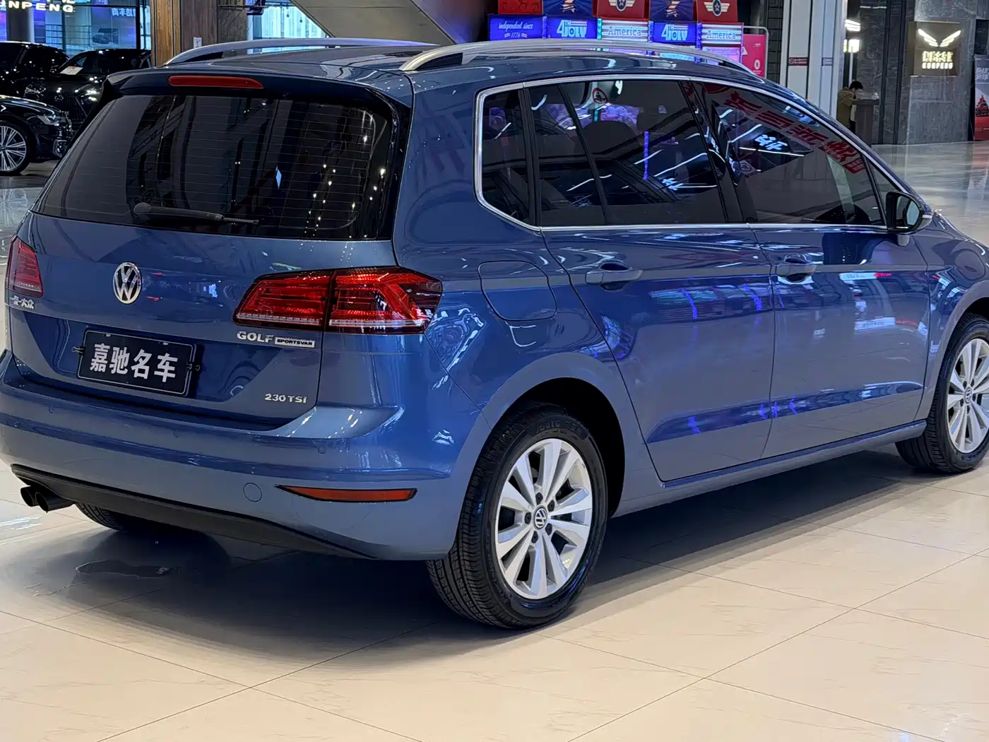 Volkswagen Golf Sportsvan 2018 230TSI Automatic Progressive фото 8