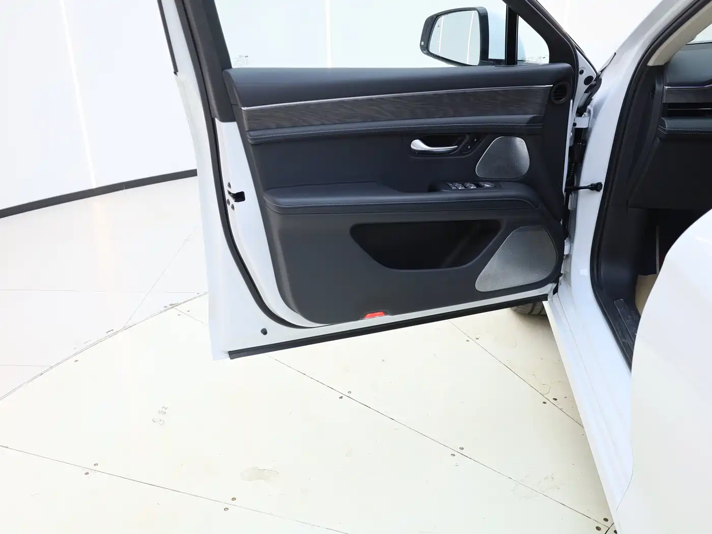 AITO Wenjie AITO M5 2022 Extended Range AWD Performance Edition фото 11