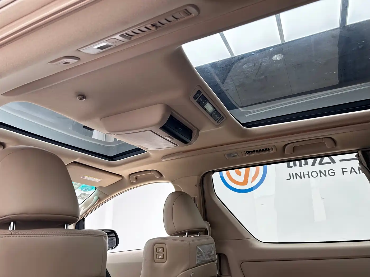 Toyota Alphard фото 10