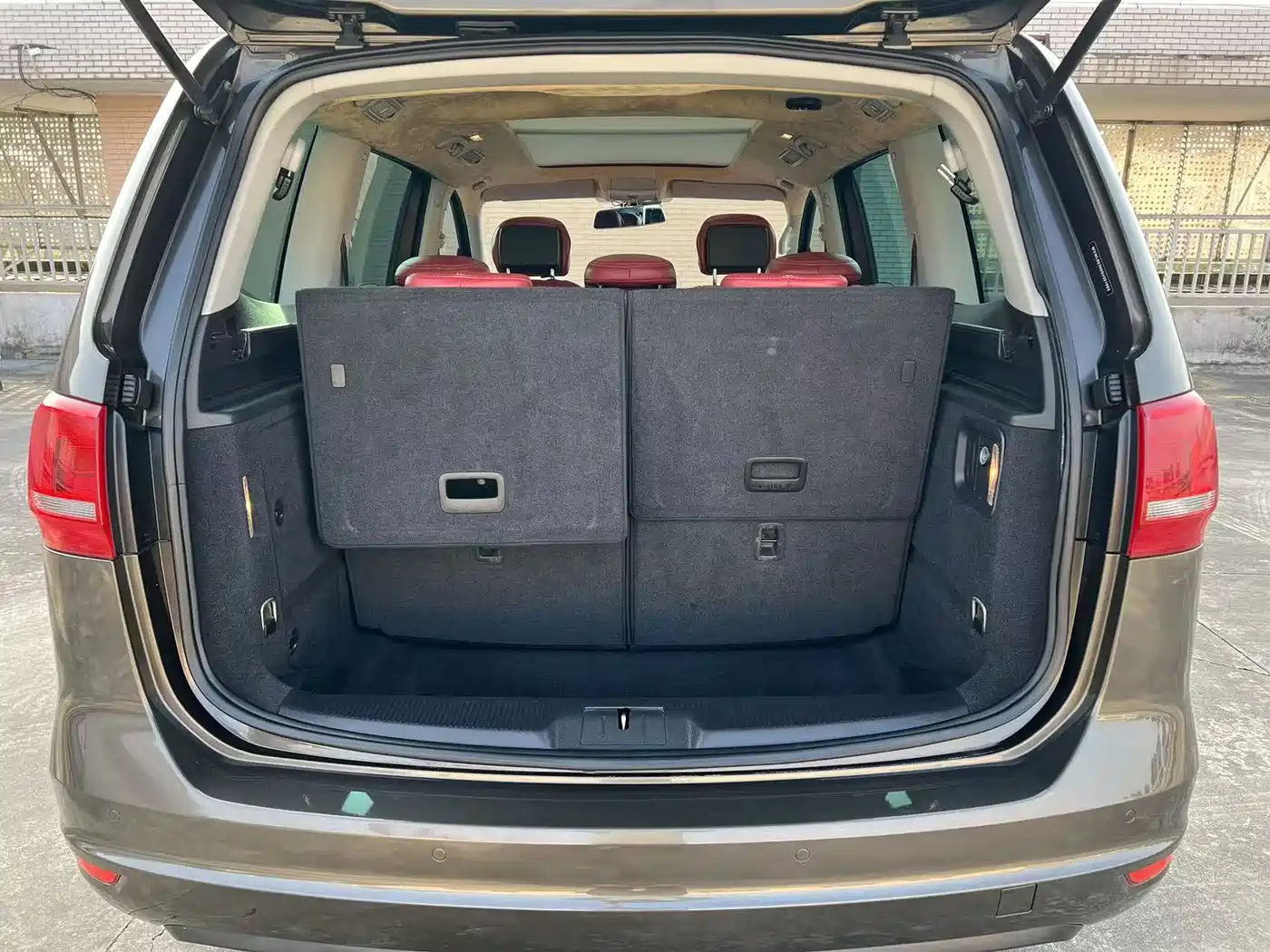 Volkswagen Sharan 2014 2.0TSI Comfort фото 17