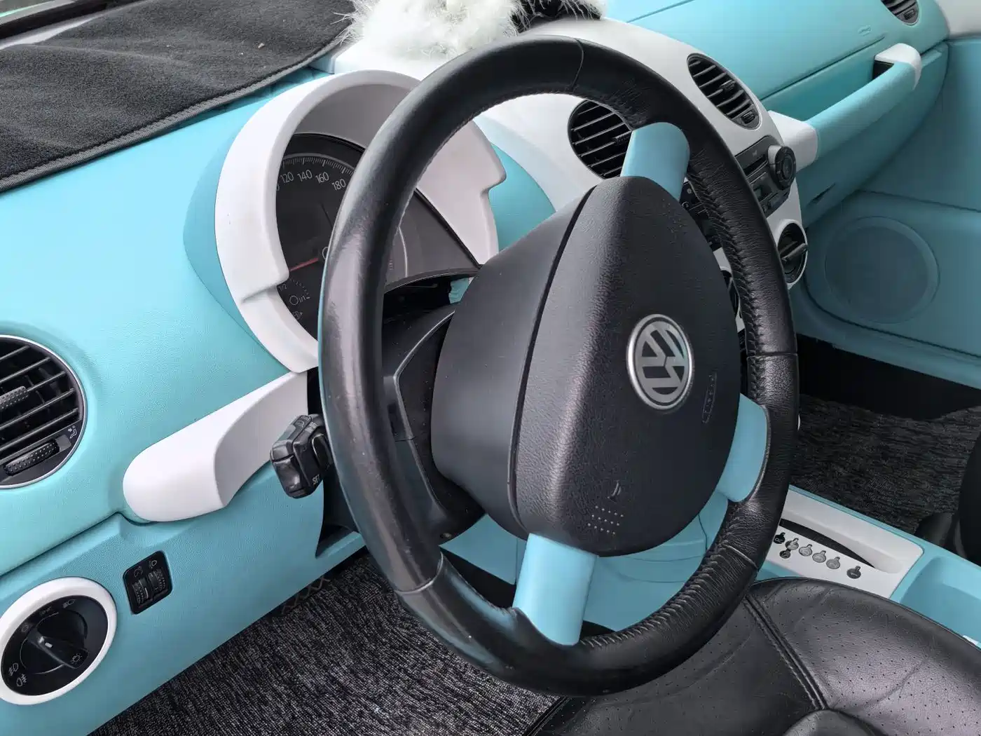 Volkswagen Beetle 2008 1.8T AT Luxury фото 10