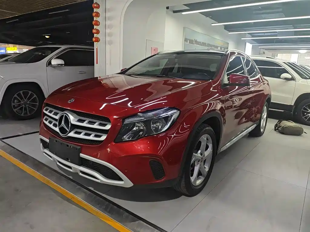 Mercedes-Benz GLA 2018 GLA 200 Dynamic фото 2