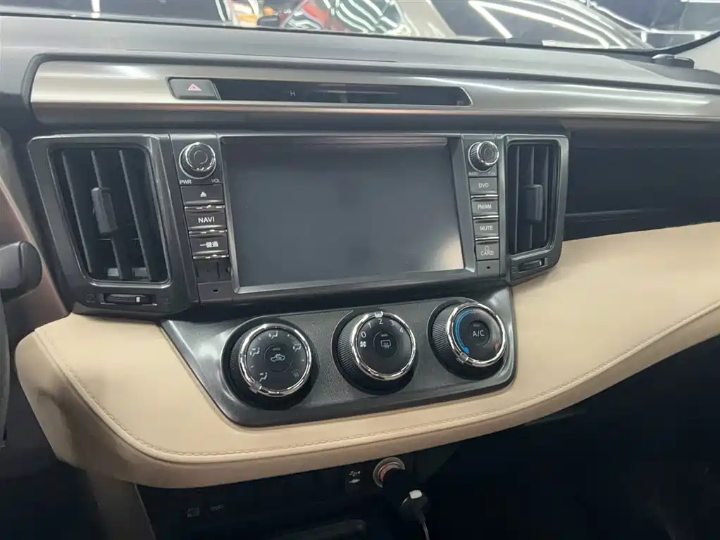 Toyota RAV4 Rongfang 2015 2.0L CVT 2WD Urban Edition фото 9