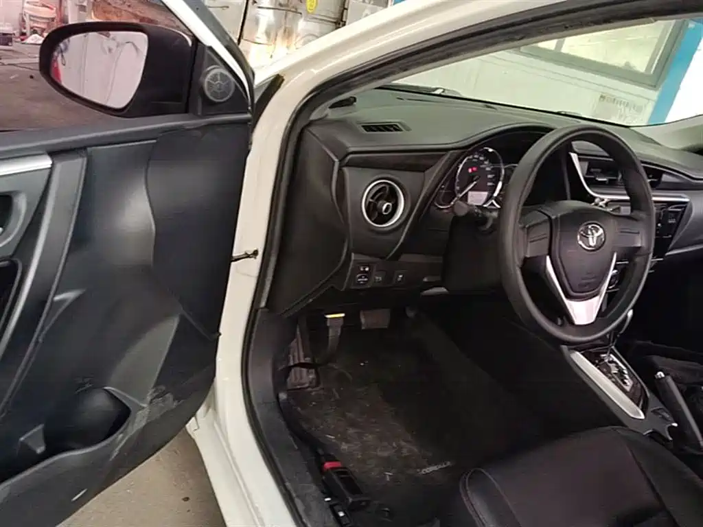 Toyota Corolla 2017 Facelift 1.2T S-CVT GL фото 16