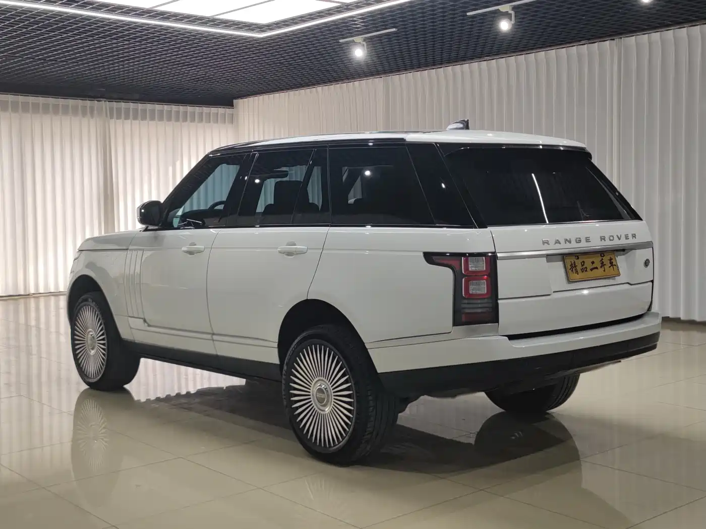 Land Rover Range Rover 2018 3.0 SC V6 Golden Age Edition фото 7