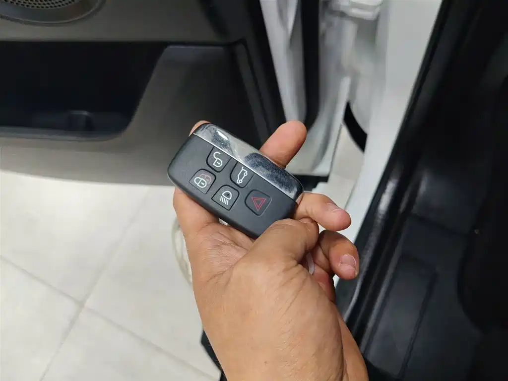 Land Rover Discovery Sport 2018 240PS PURE Edition фото 9