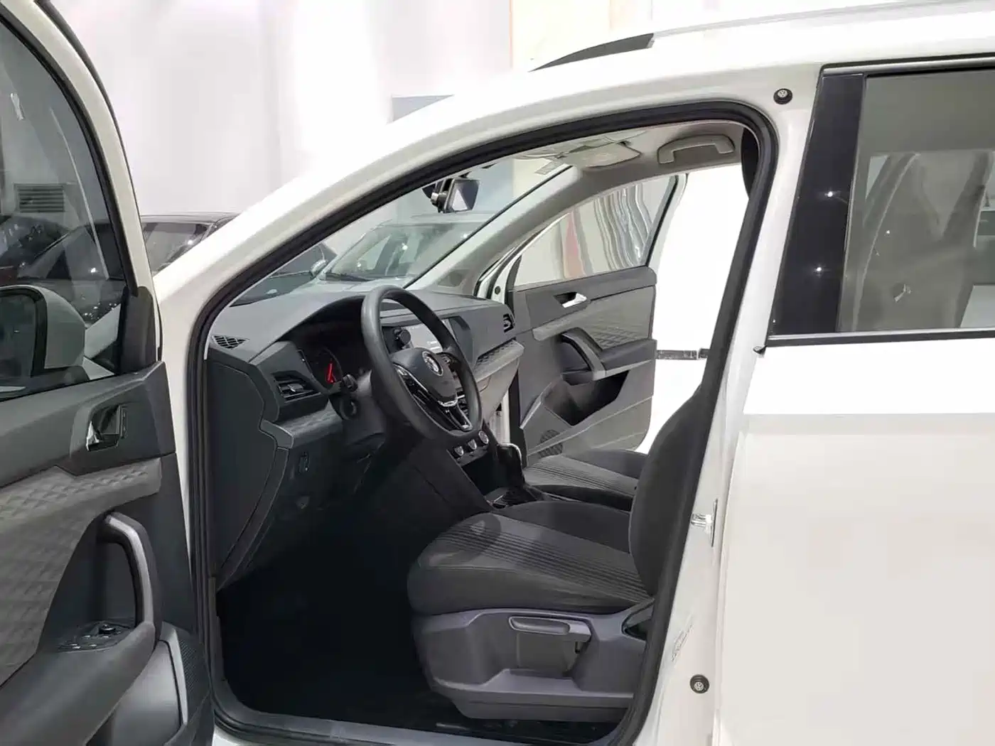 Volkswagen Tharu 2019 Model 280TSI 2WD Trend Edition China VI фото 4