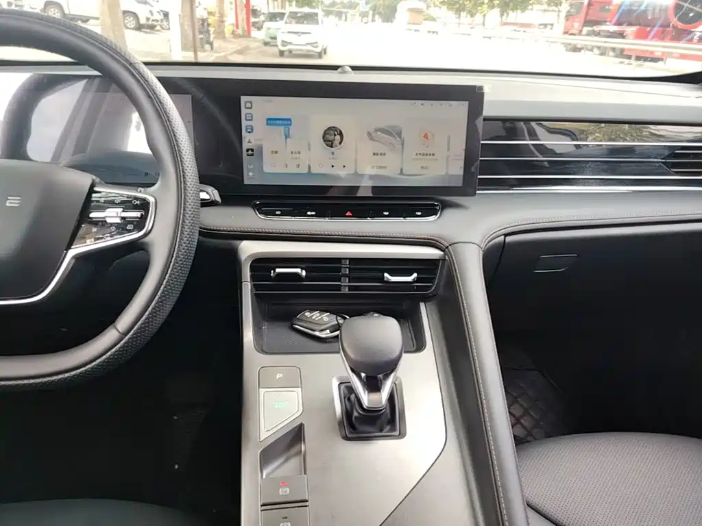 Roewe D5X DMH 2025 2024 135 Luxury Edition