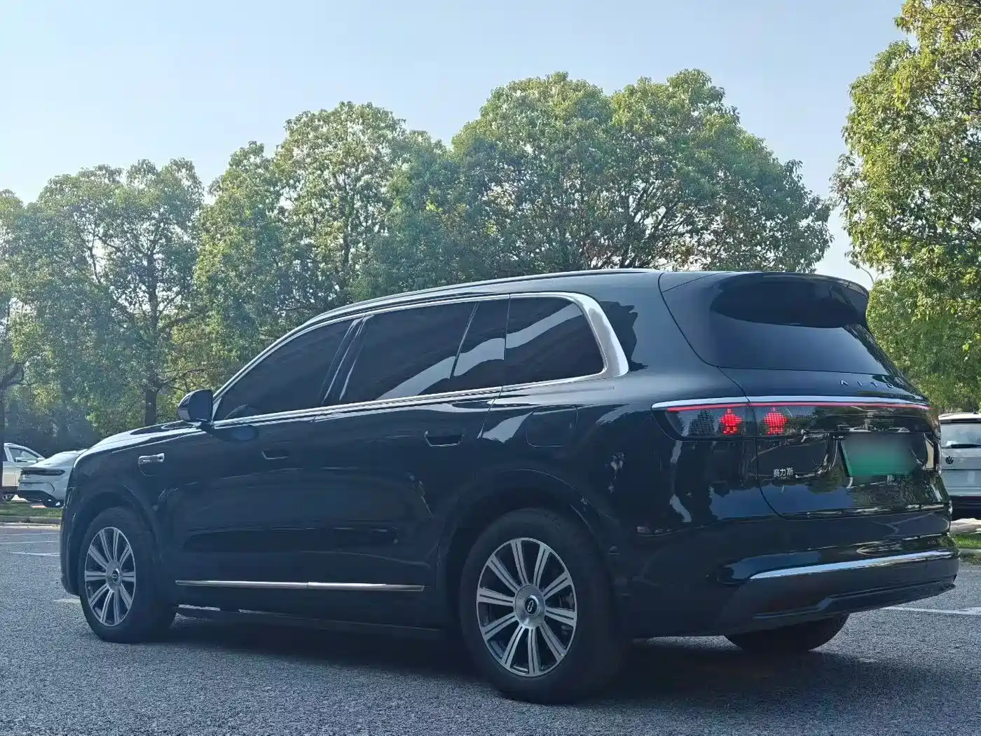 AITO Wenjie AITO M8 2025 Range Extender Max+ Edition 53.4kWh 5-seater фото 6
