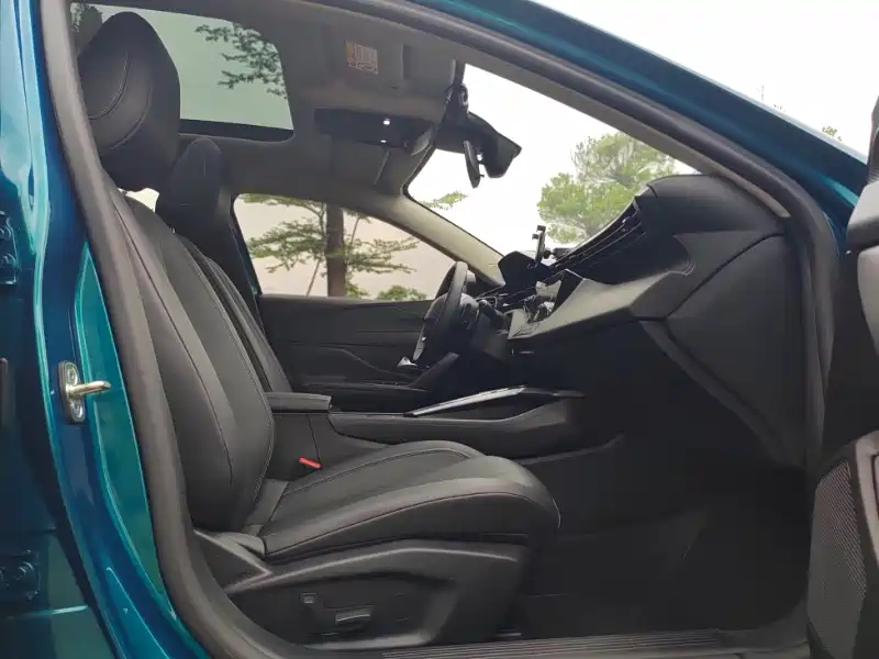 Peugeot 408X 2023 Gravity Edition фото 12