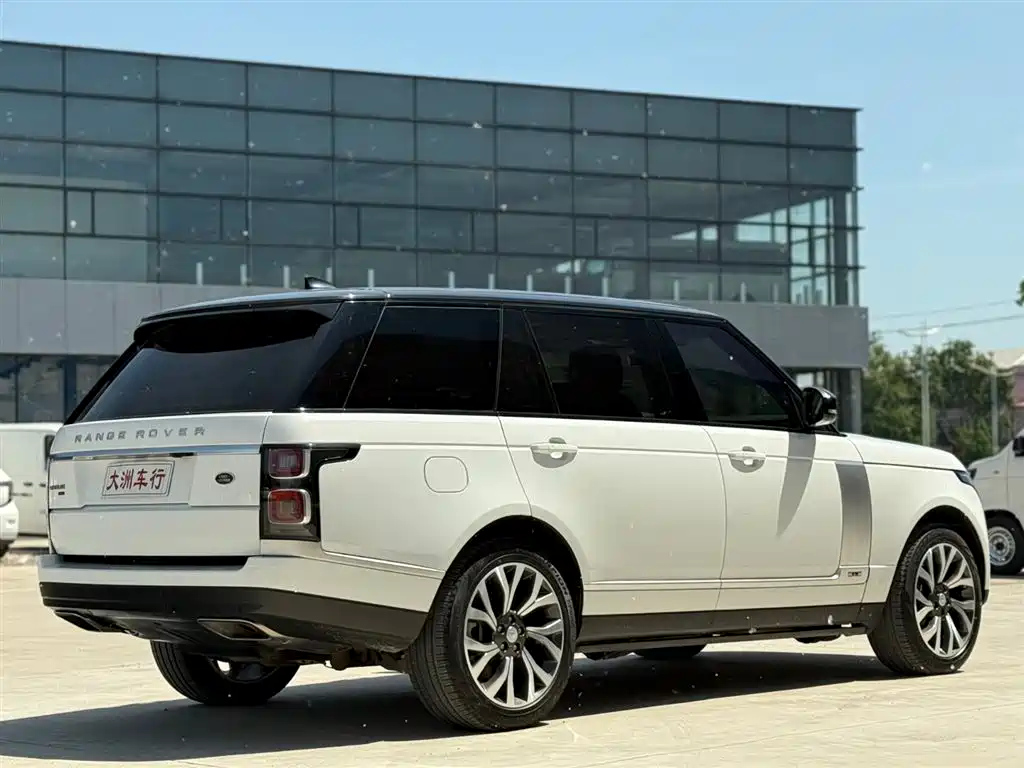 Land Rover Range Rover 2020 3.0 L6 Heritage Extended Edition фото 6