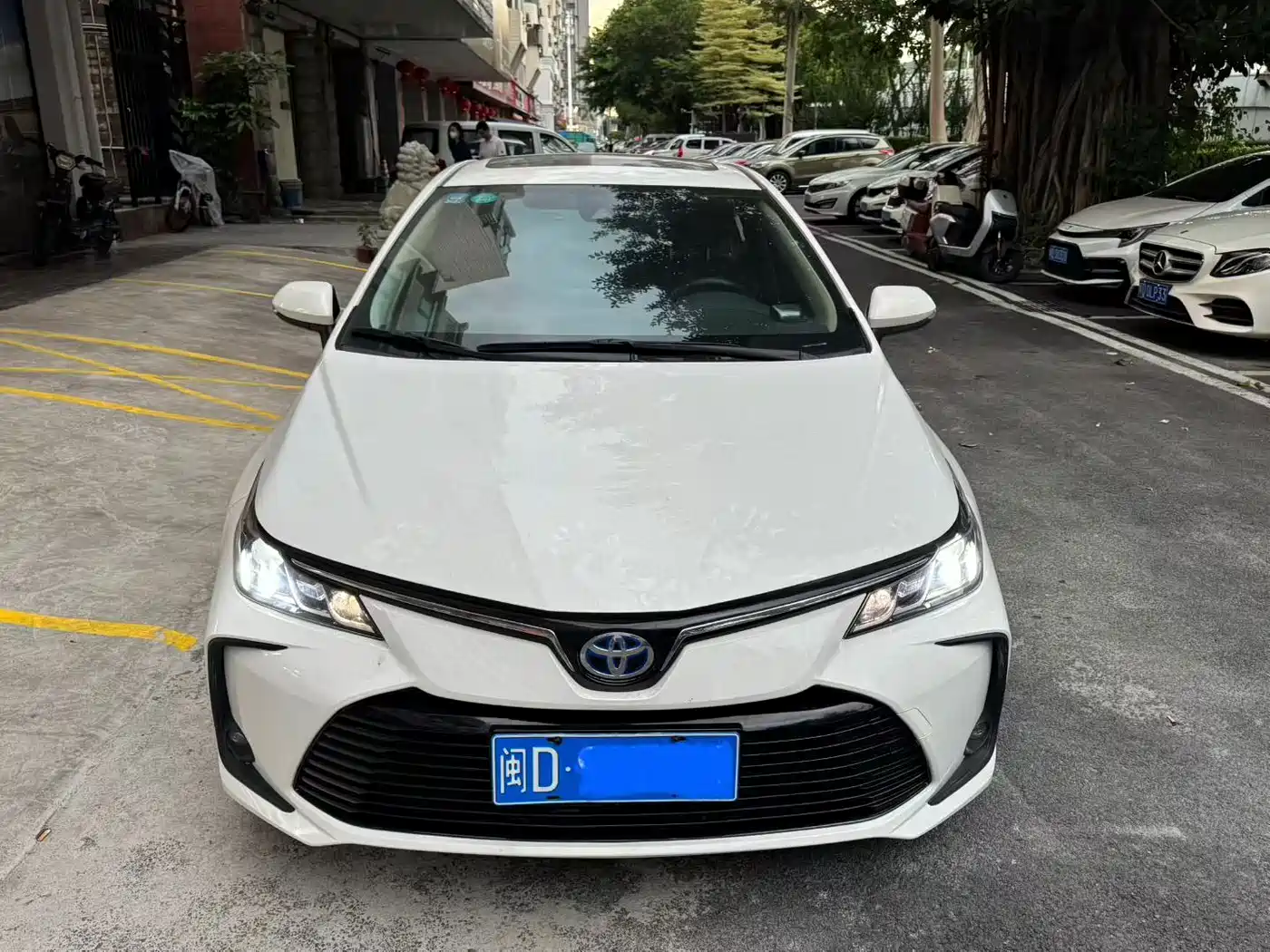 Фото 2 - Toyota Corolla