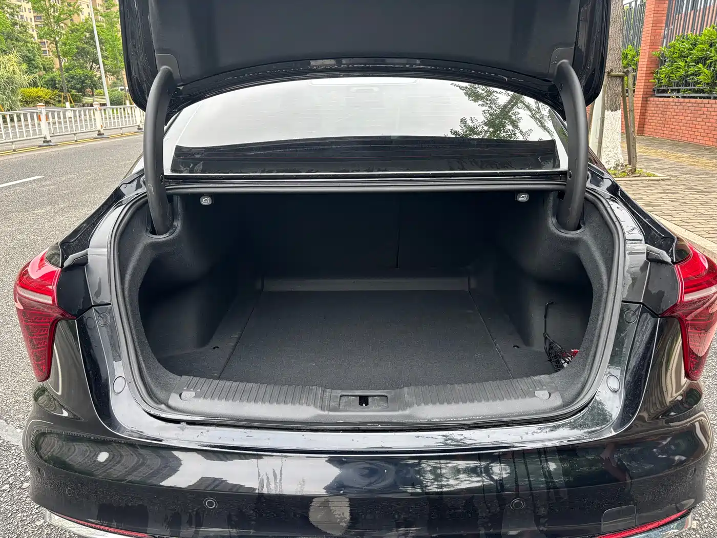 Hongqi H5 2024 1.5T DCT Smart Connect Flag Rhythm Edition фото 14