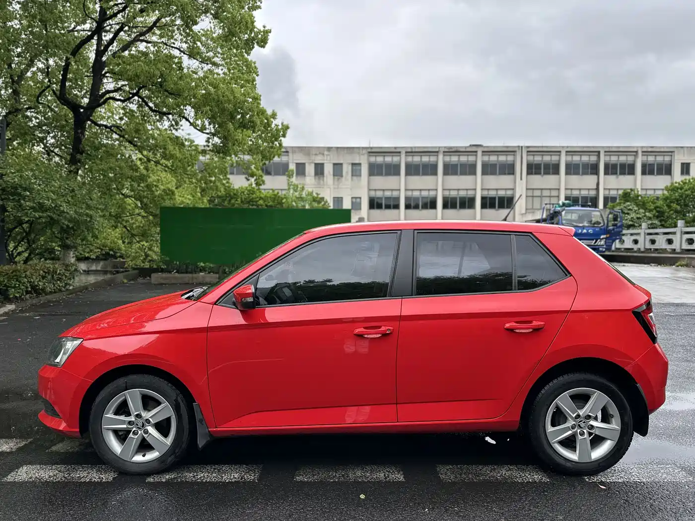 Škoda Fabia 2017 1.4L Auto Car Enjoy Edition фото 11