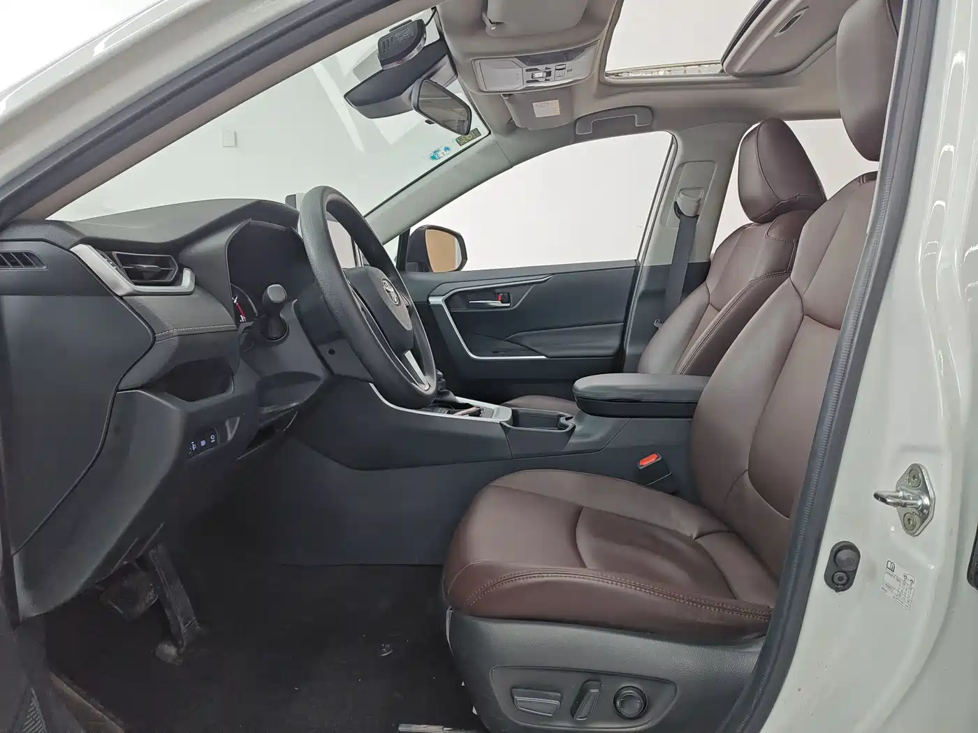 Toyota RAV4 Rongfang 2020 2.0L CVT 2WD Trend Edition фото 6
