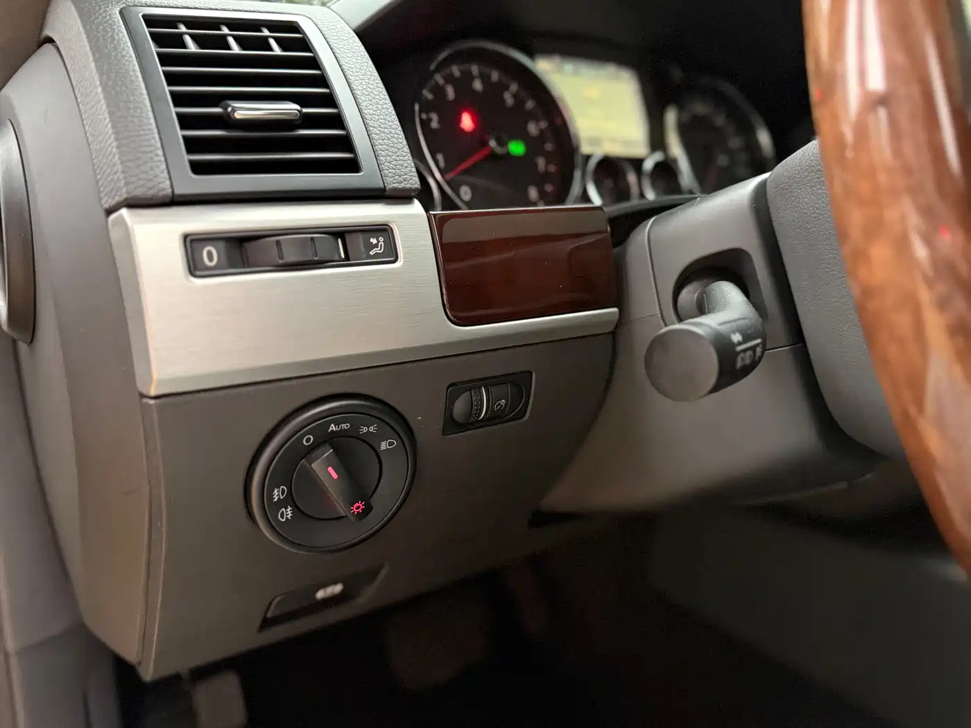 Volkswagen Touareg 2010 3.6 Limited Luxury Edition фото 19
