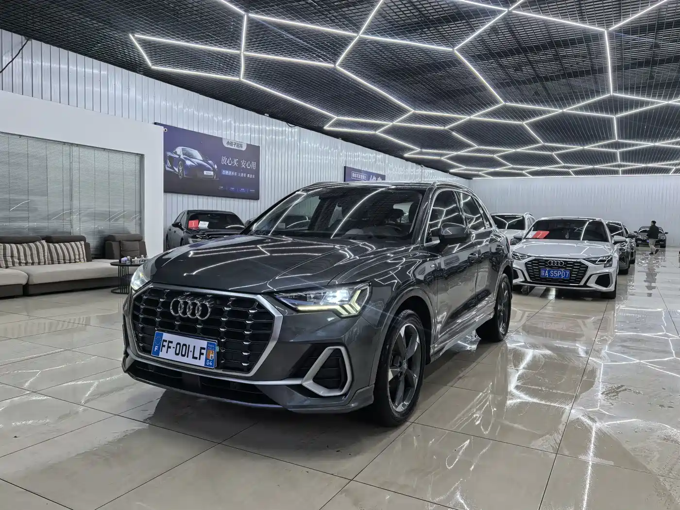 Photo 1 - Audi Q3