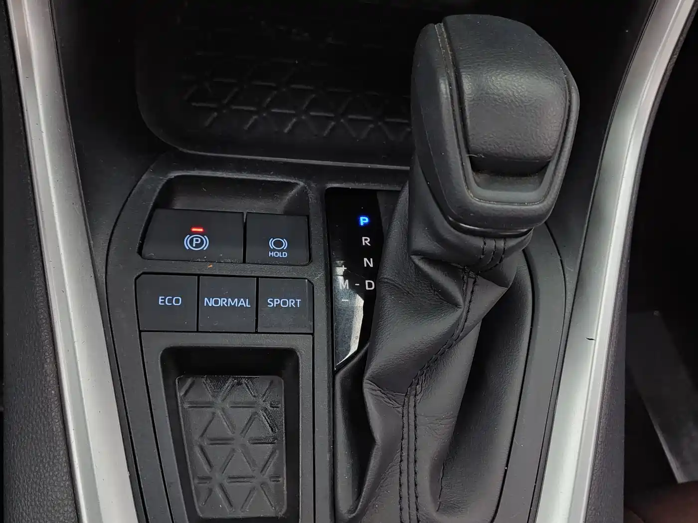 Toyota RAV4 Rongfang 2020 2.0L CVT 2WD Trend Edition фото 19