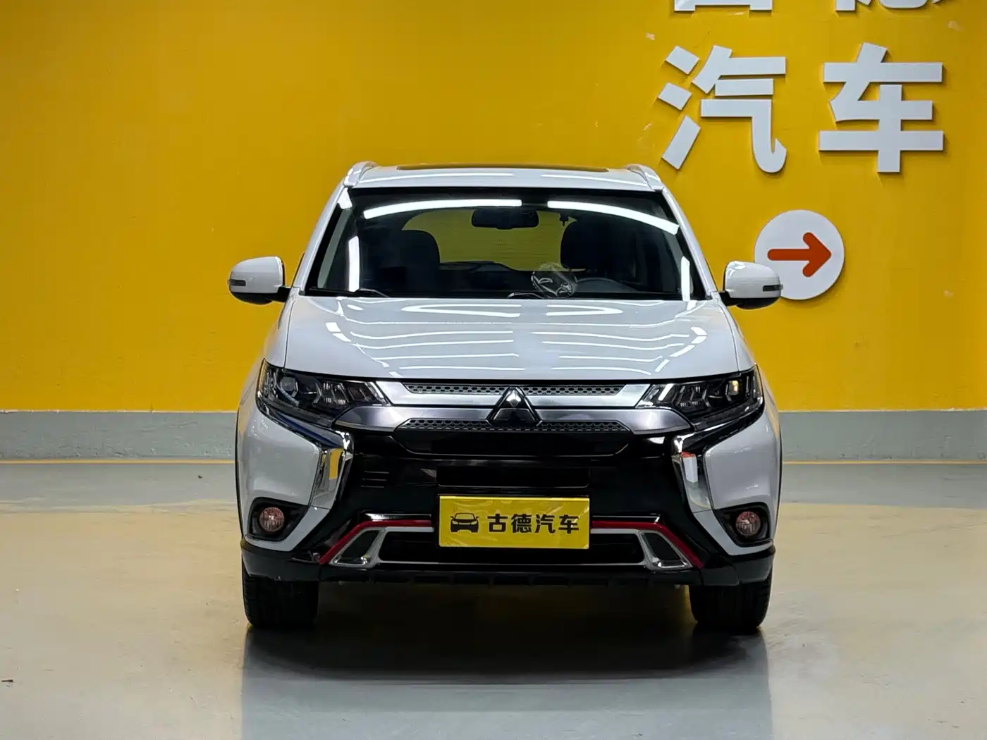 Фото 2 - Mitsubishi Outlander