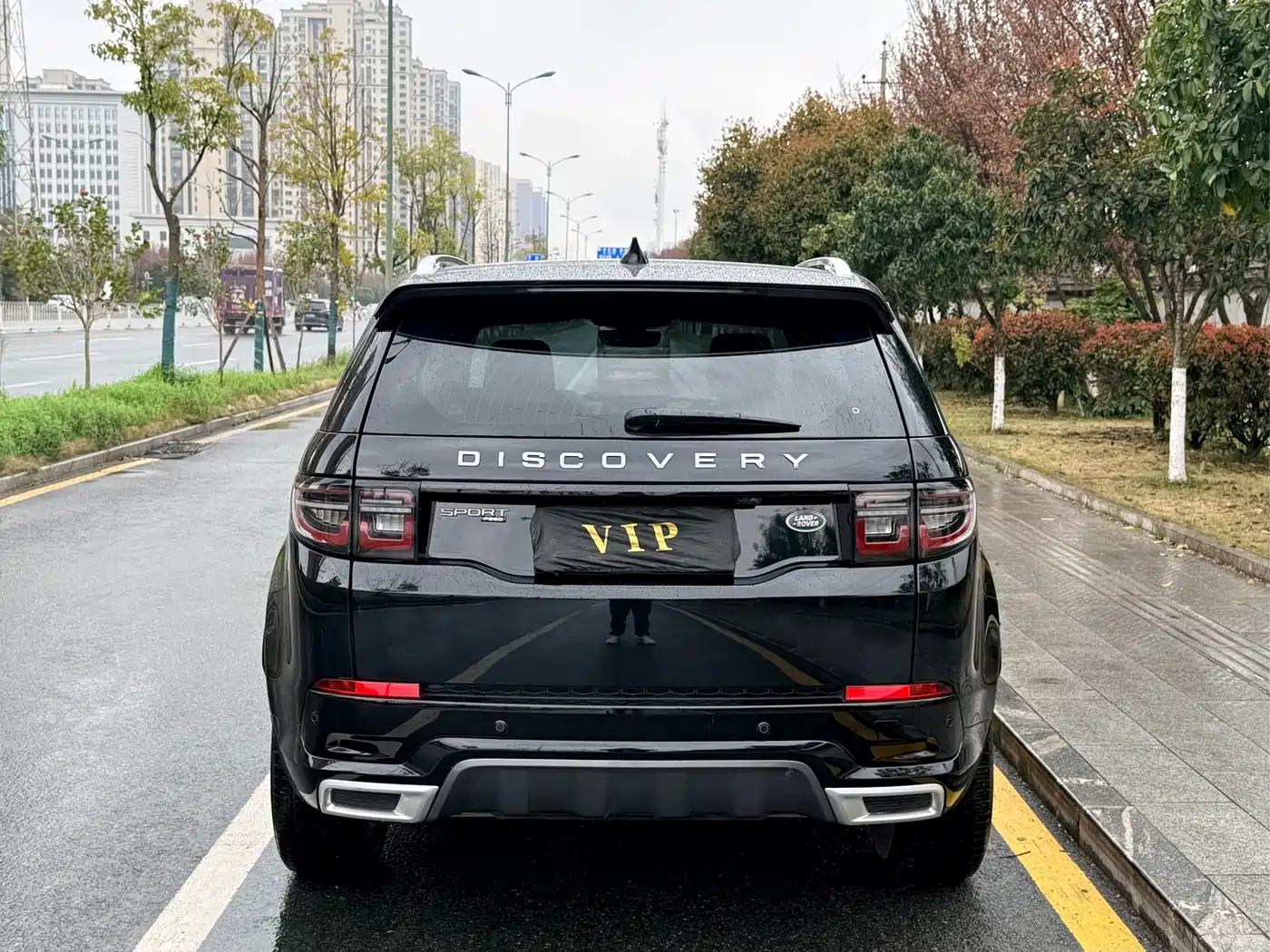 Land Rover Discovery Sport 2022 Model 249PS R-Dynamic S Performance Edition 5-Seater фото 8