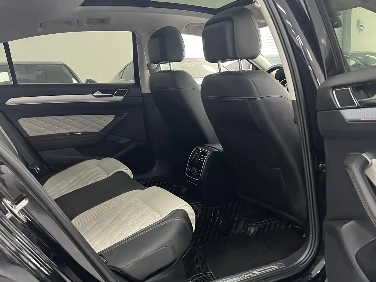 Volkswagen Magotan 2023 2 Million Units Anniversary Edition 330TSI DSG Leading Type фото 8