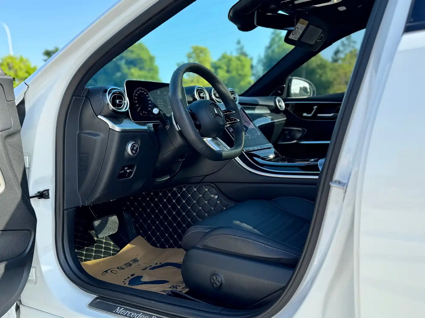 Mercedes-Benz C-Class 2023 Facelift II C 260 L Night Edition фото 5