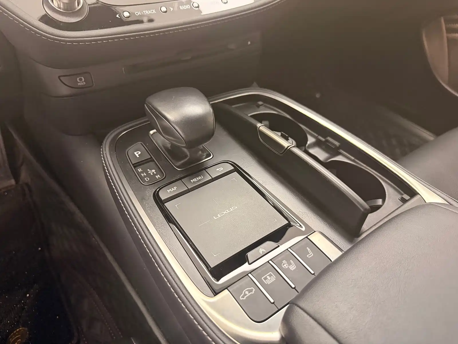 Фото 9 - Lexus LS