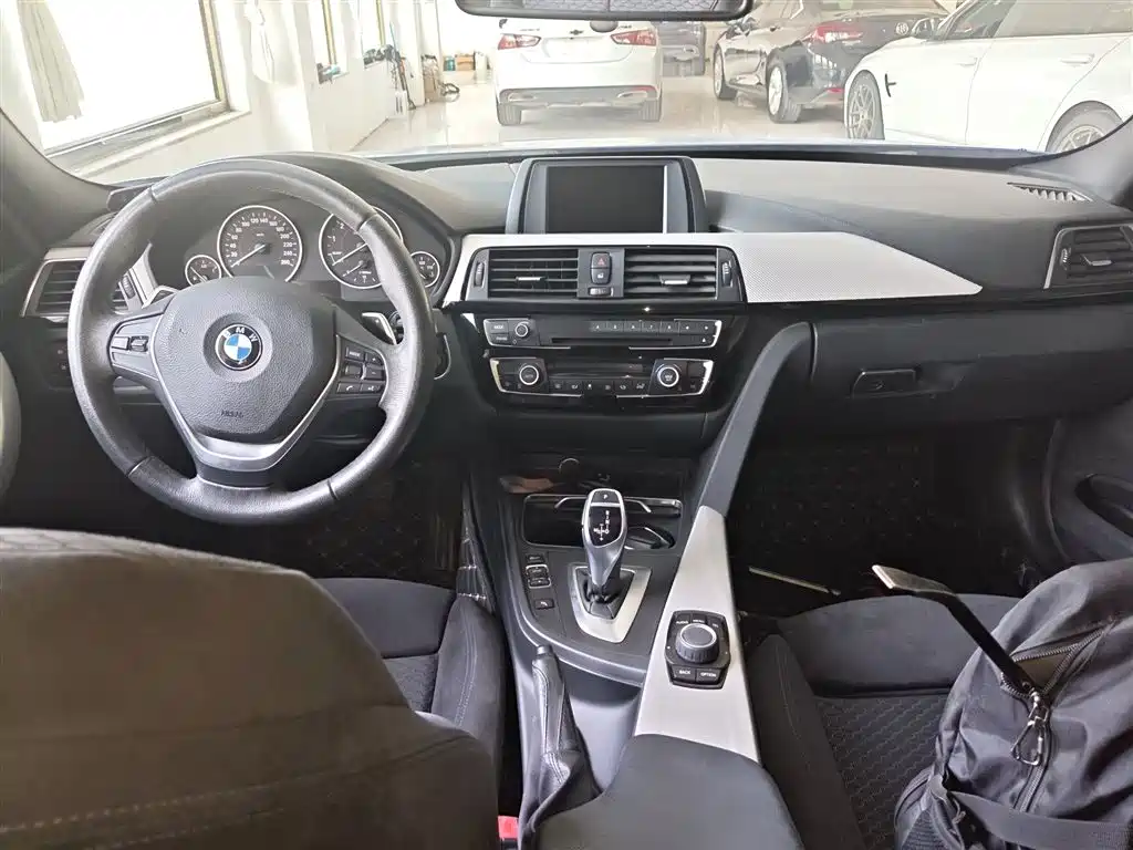 BMW 3 Series 2017 320i M Sport фото 6